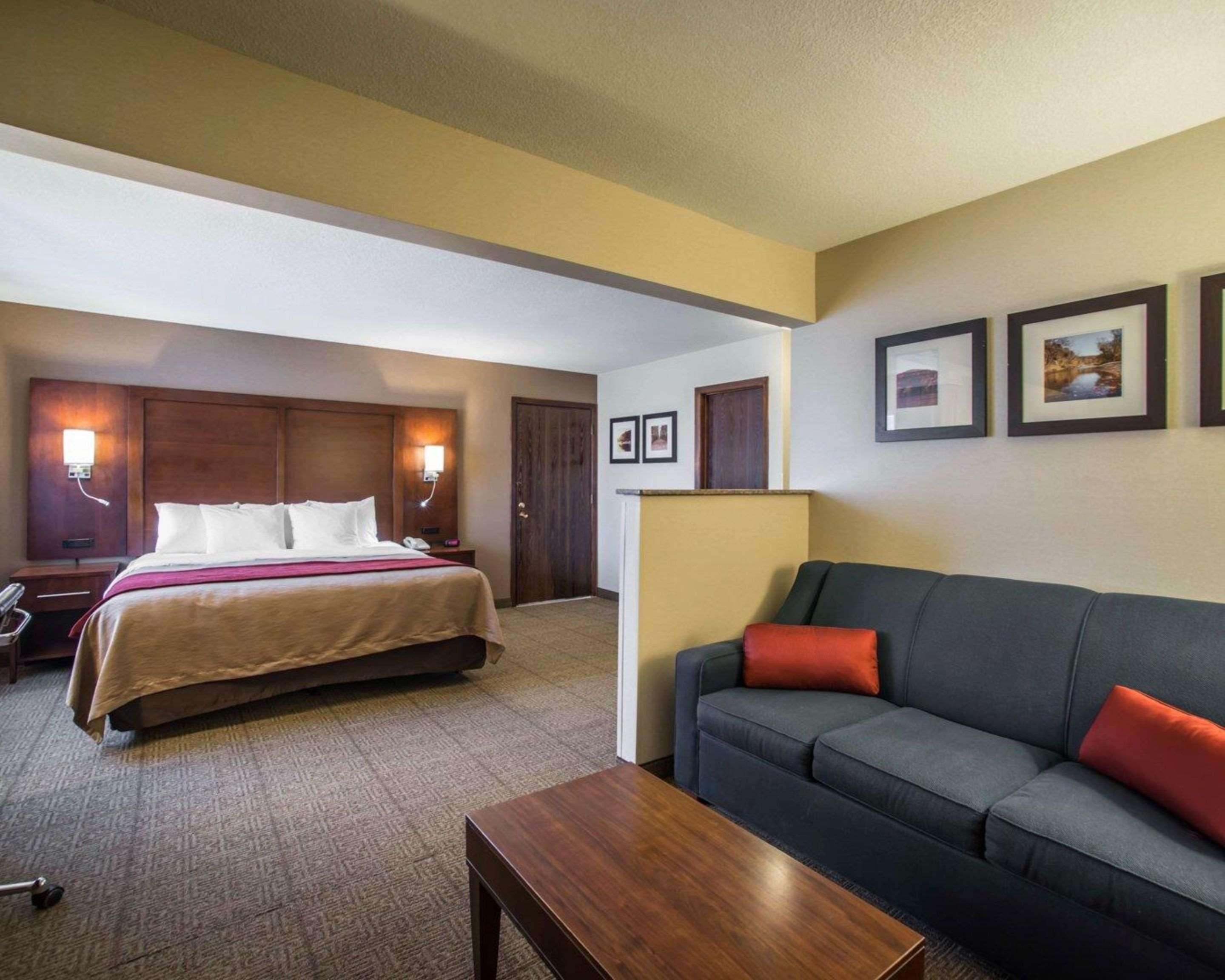 Quality Inn & Suites Boonville - Columbia Exterior photo